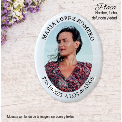 Placa con nombre, fecha y...